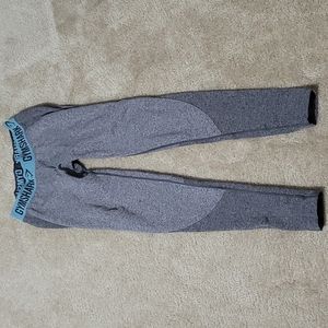 Gym shark leggings